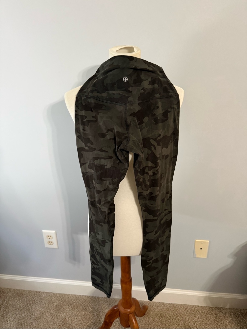 lululemon athletica Camo aligns- Black/Olive